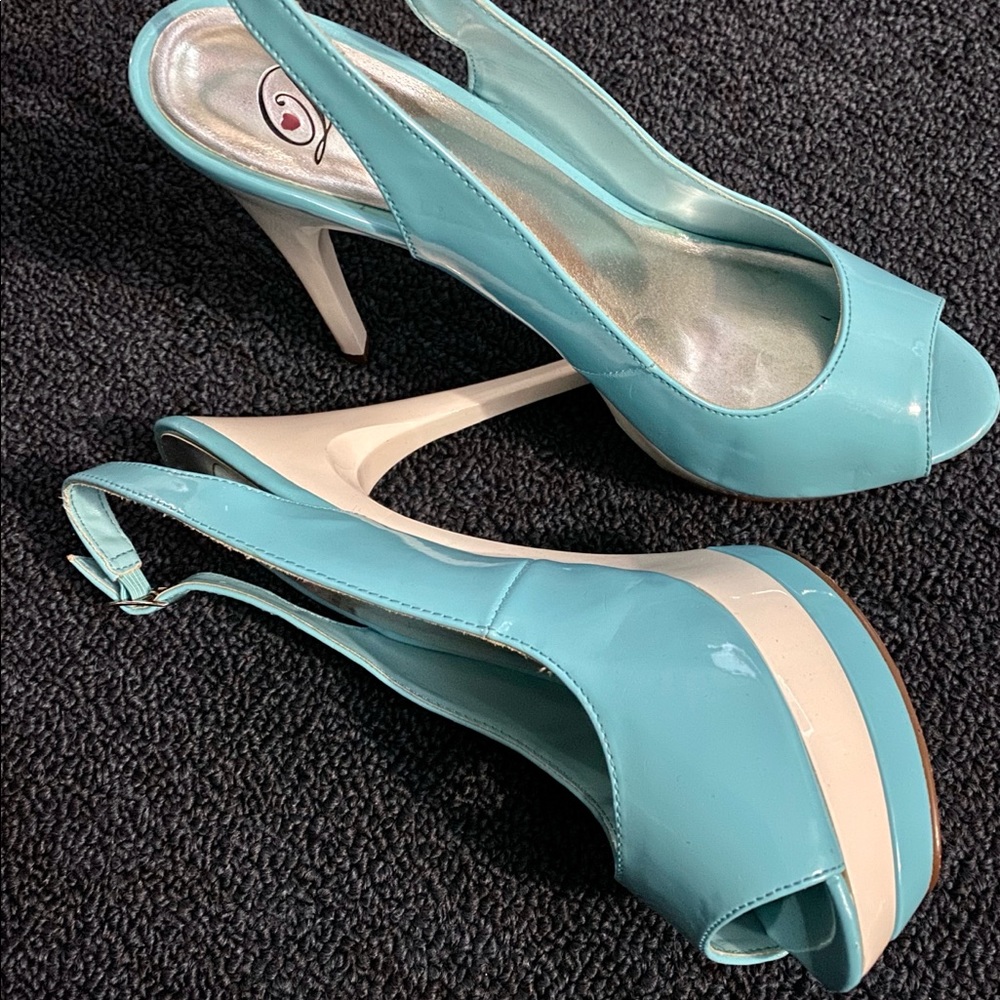 Retro blue and white peep toe heels size 8.5
